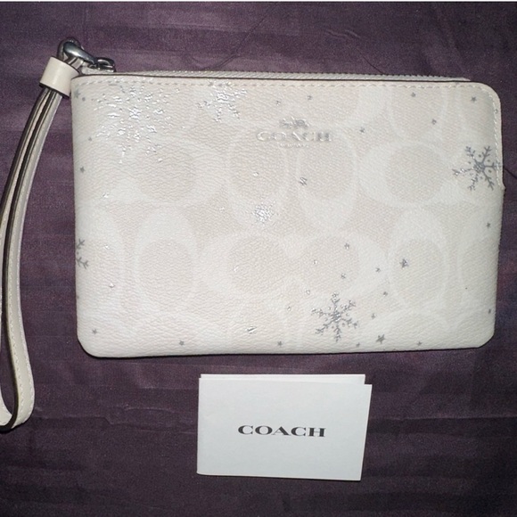 NWOT SnowFlake Coach Wristlet - Picture 4 of 4